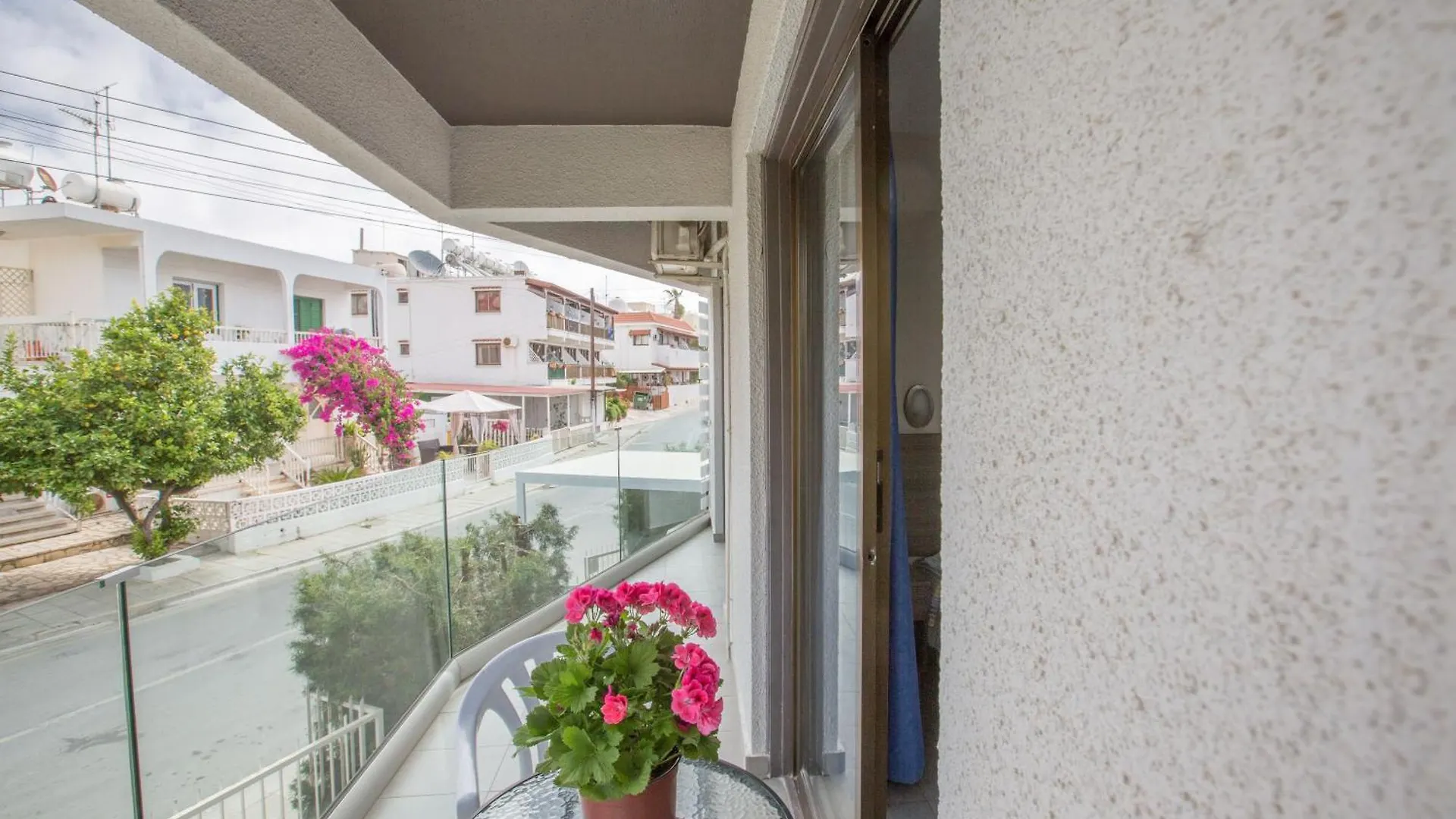 Helle Ferienwohnung Mit Balkon Ayia Napa Apartment