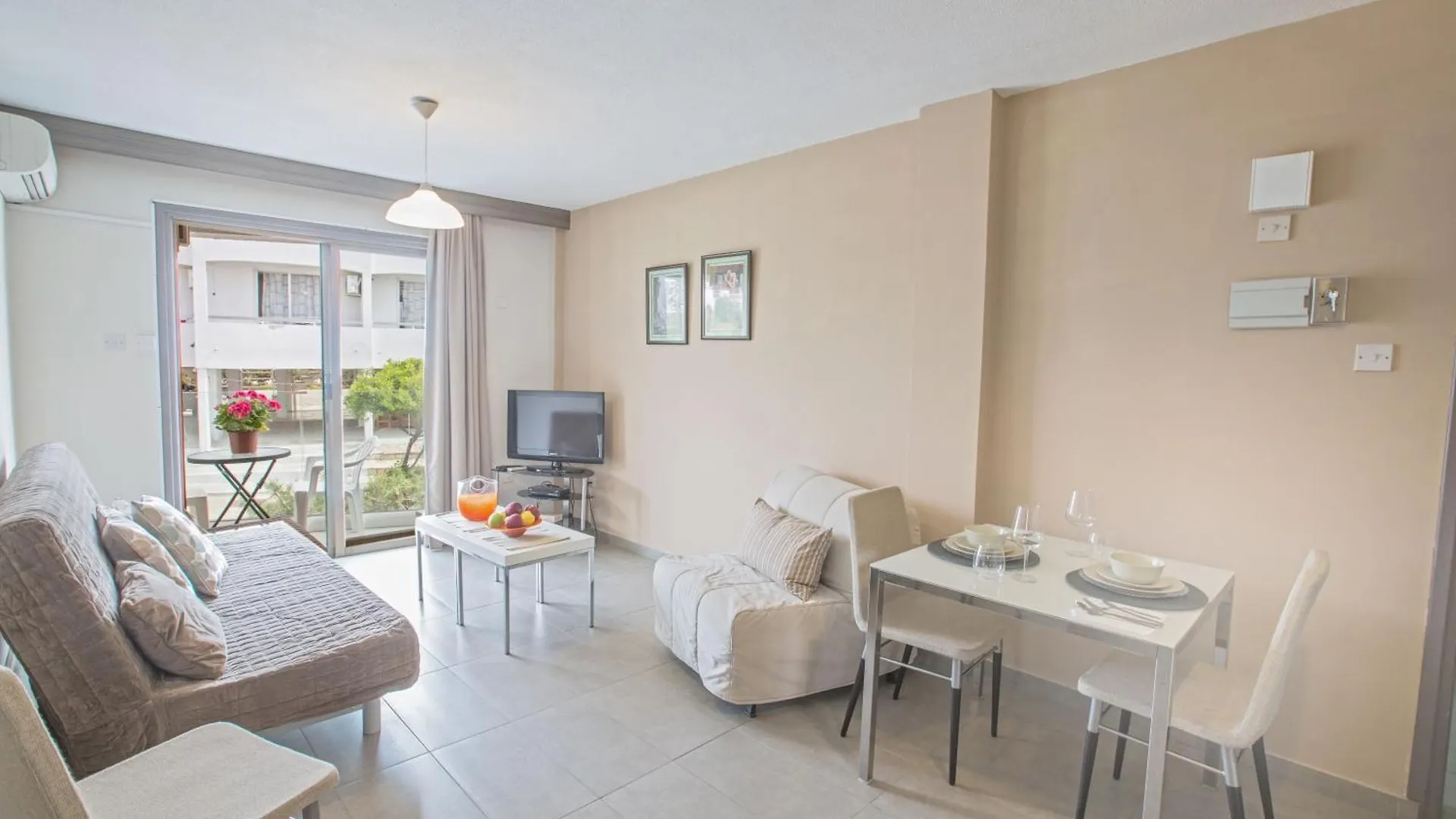Apartman Helle Ferienwohnung Mit Balkon Ajía Nápa Ciprus